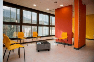 salle d'attente maison medicale saint pierre en faucigny (2)